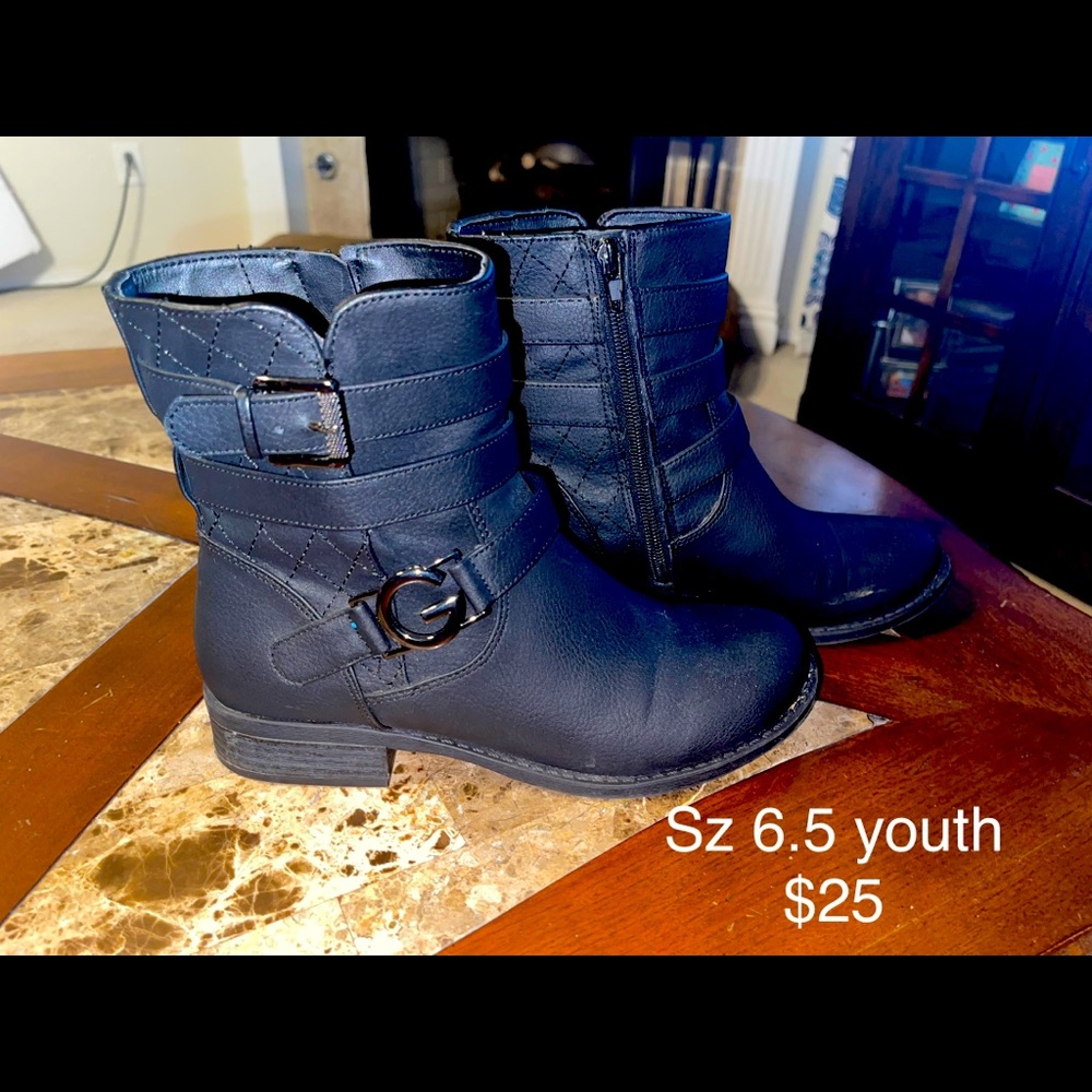 Guess boots